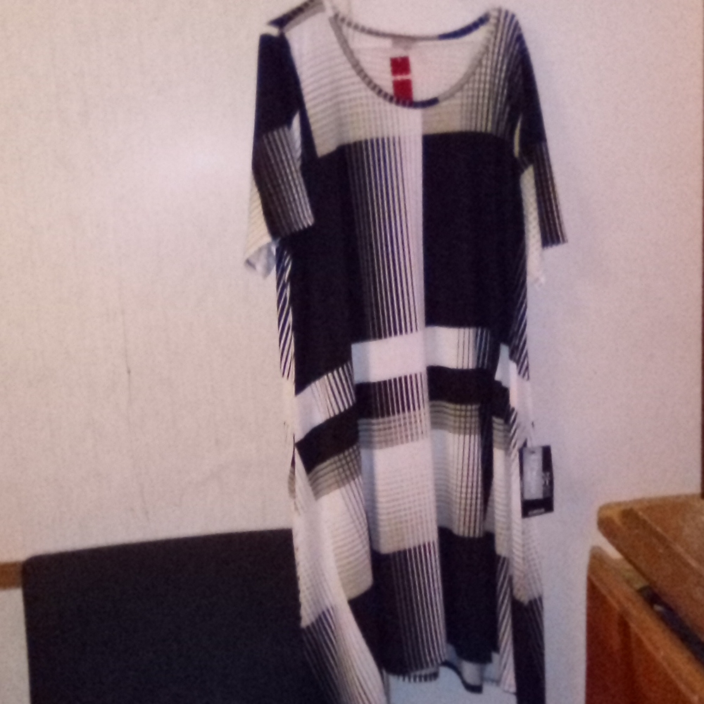 Avenue dress size 26/28 black,white,and gray
